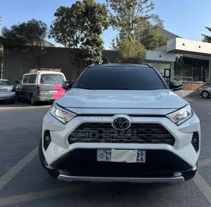 Photo - Toyota RAV4 2022 White