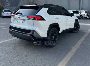 Toyota RAV4 2022 White