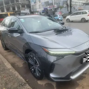 Photo - Toyota bZ4X 2024 Gray