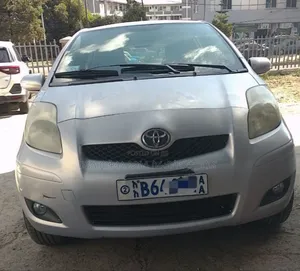 Photo - Toyota Yaris 2011 Silver