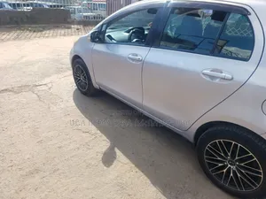 Toyota Yaris 2011 Silver