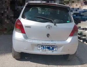 Toyota Yaris 2011 Silver