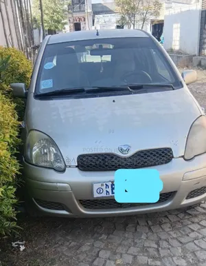 Photo - Toyota Vitz 2002 Gold