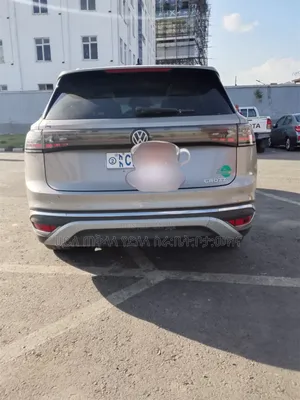 Volkswagen ID.6 2023 Gold