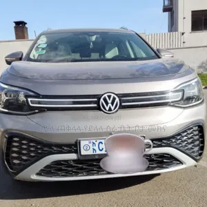 Volkswagen ID.6 2023 Gold