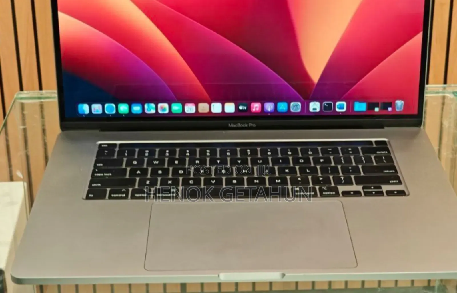 New Laptop Apple MacBook Pro 2019 16GB Intel Core I7 SSD 512GB