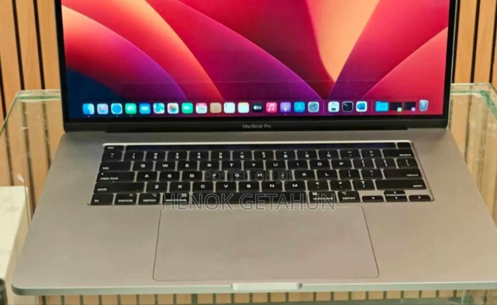 New Laptop Apple MacBook Pro 2019 16GB Intel Core I7 SSD 512GB
