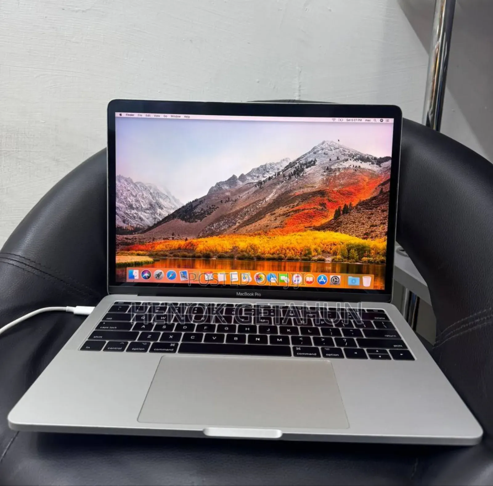 New Laptop Apple MacBook Pro 2017 8GB Intel Core I5 SSD 128GB