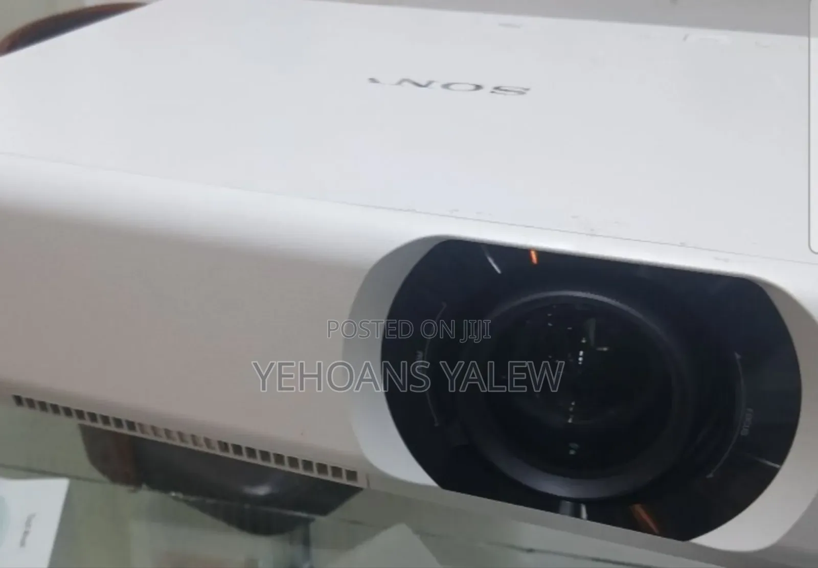 Home Cinema Projector Sony VPL-Ch350 Model Highlights Brightness