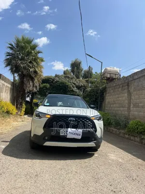 Photo - Toyota Corolla Cross Hybrid 2024 White