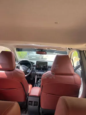 Toyota Corolla Cross Hybrid 2024 White