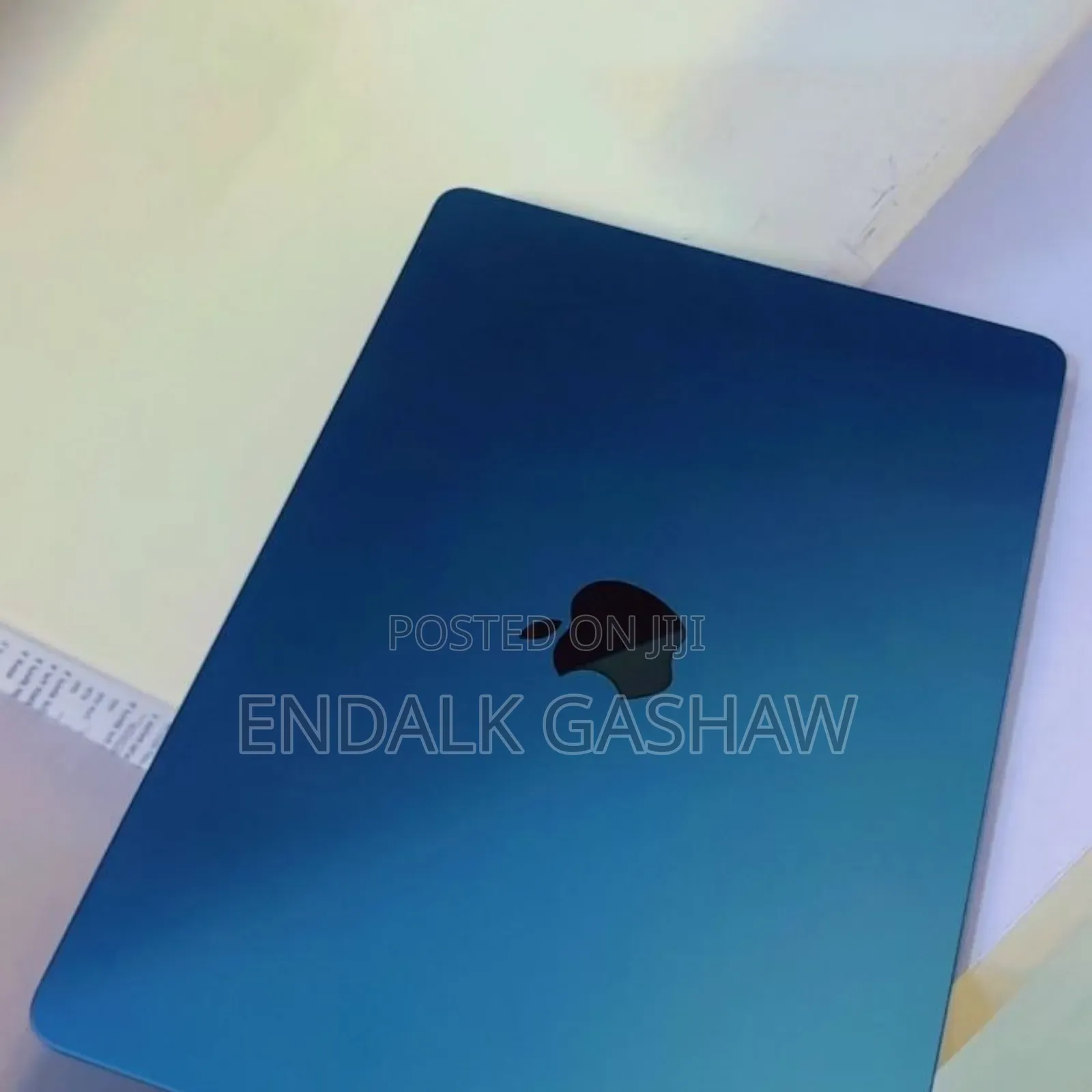 New Laptop Apple MacBook Air 2022 M2 8GB Apple M2 SSD 256GB