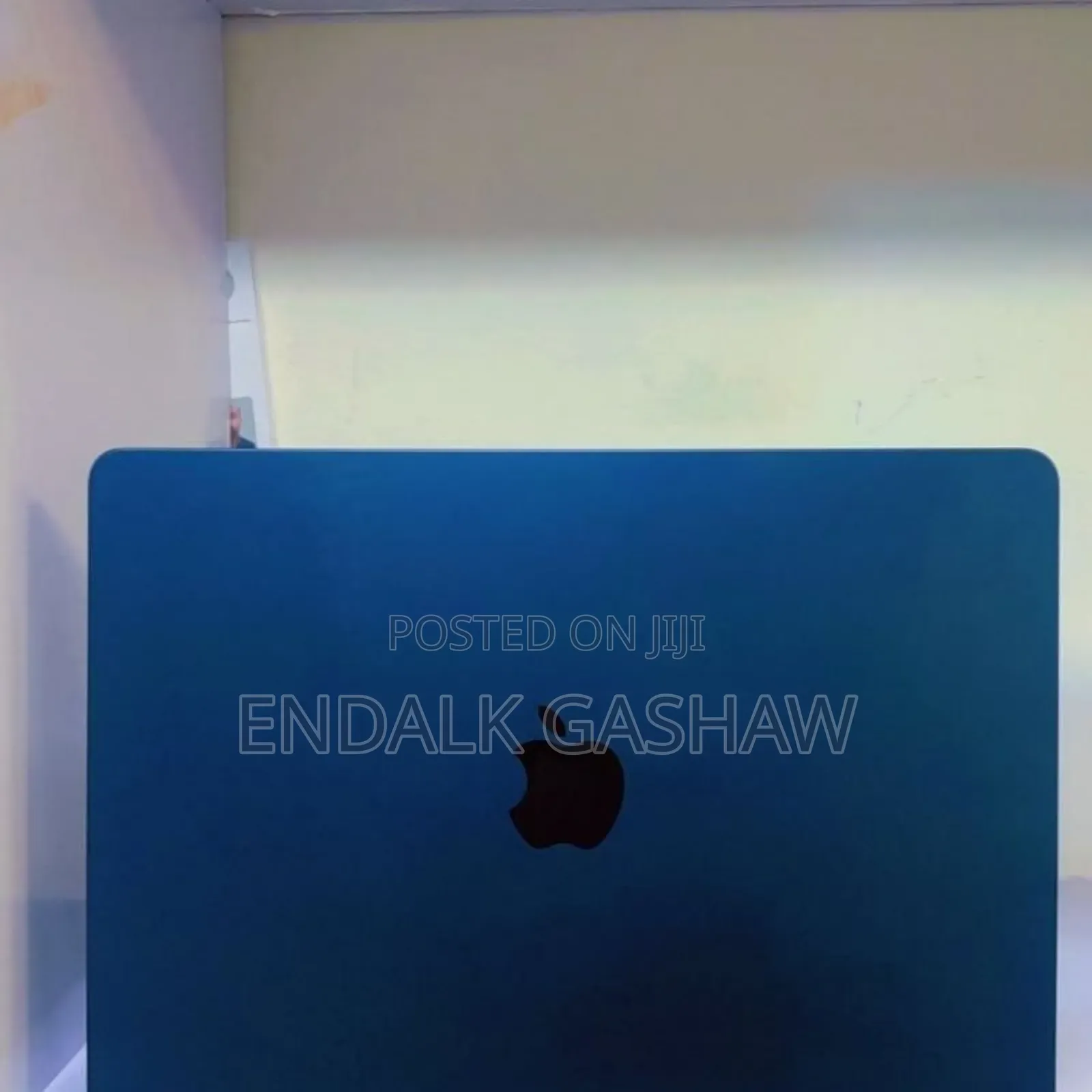 New Laptop Apple MacBook Air 2022 M2 8GB Apple M2 SSD 256GB