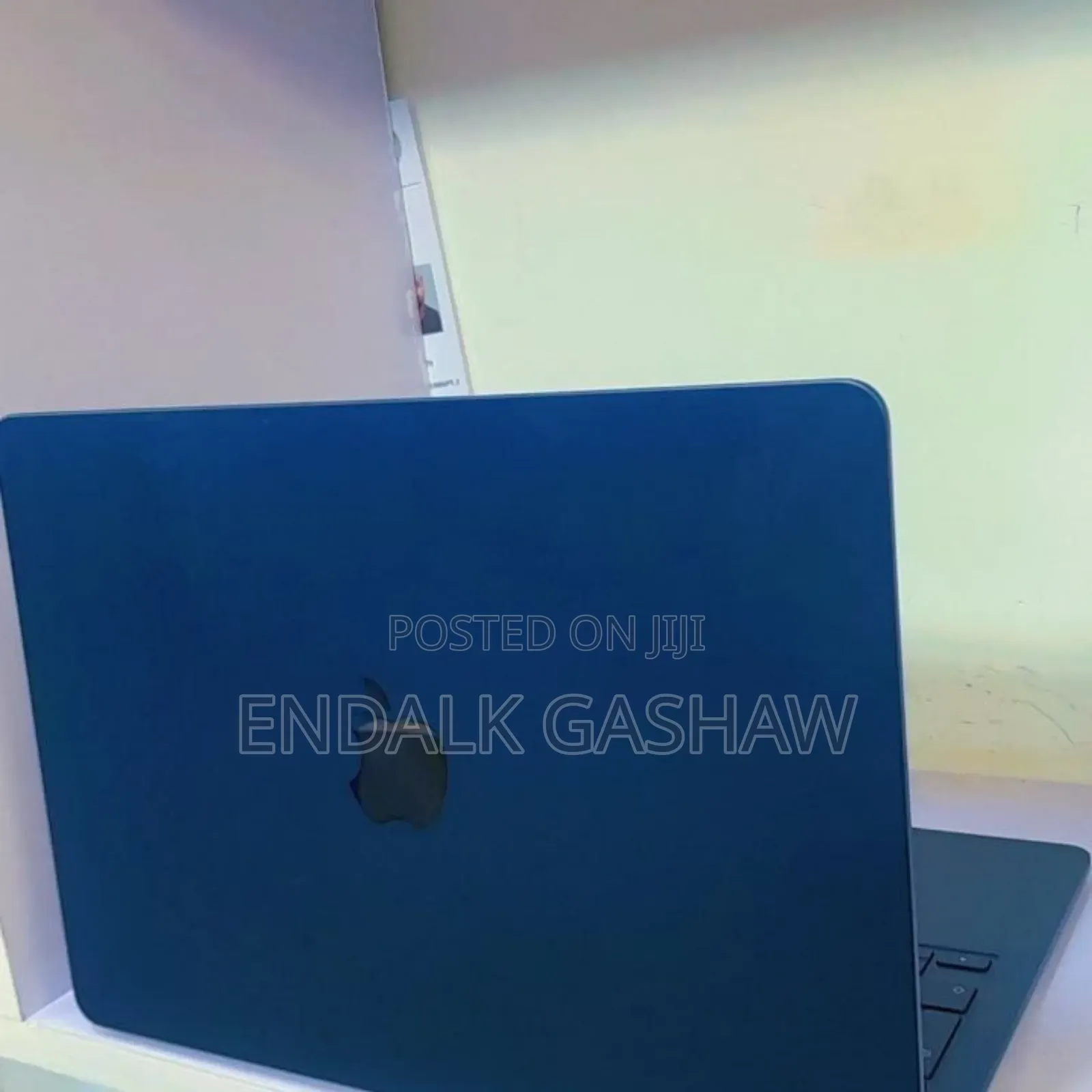 New Laptop Apple MacBook Air 2022 M2 8GB Apple M2 SSD 256GB