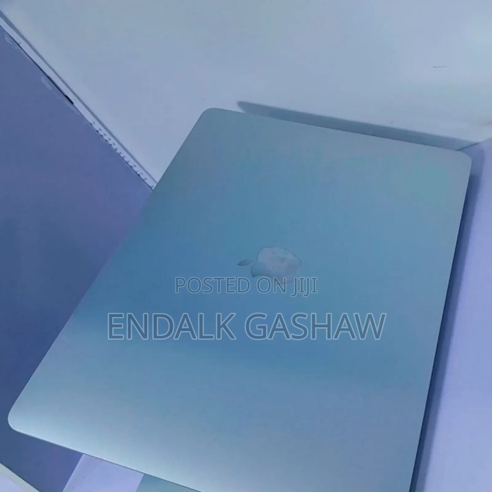 New Laptop Apple MacBook Pro 2022 M2 8GB Apple M2 SSD 256GB