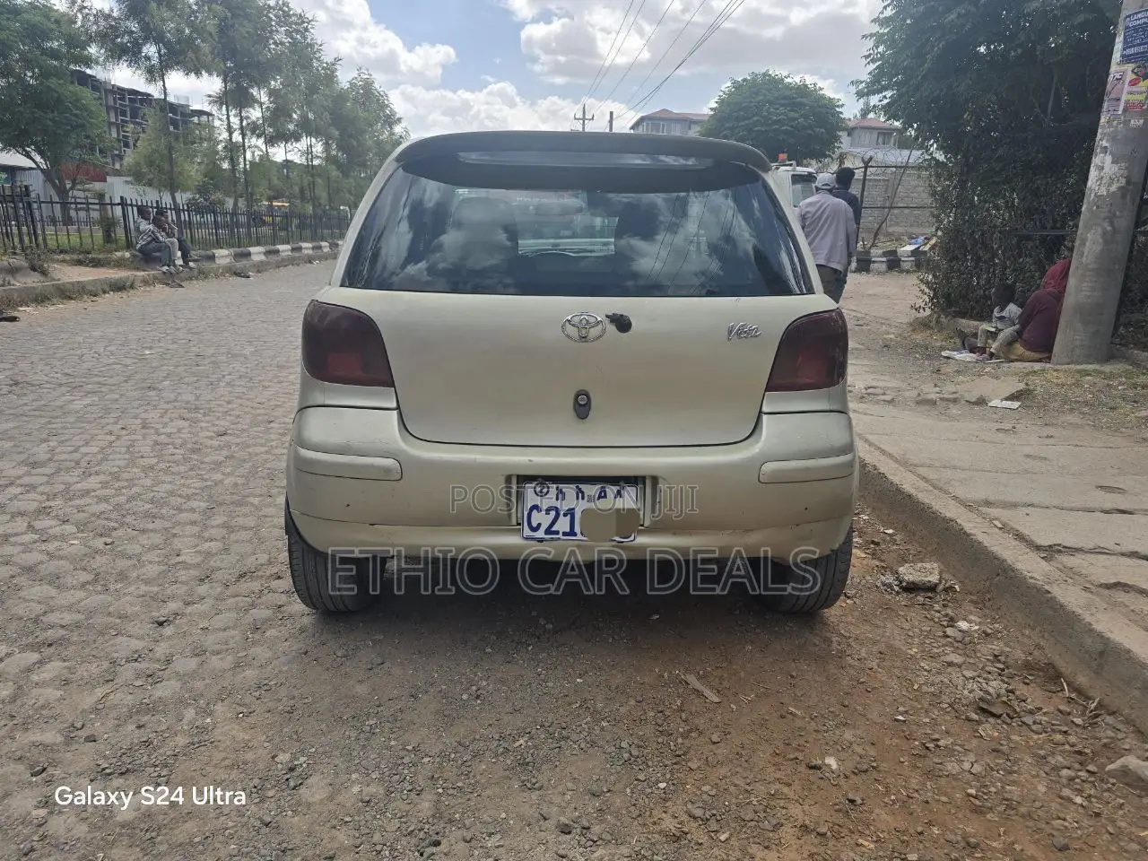 Toyota Vitz 1.3 FWD 5dr 2002 Gold