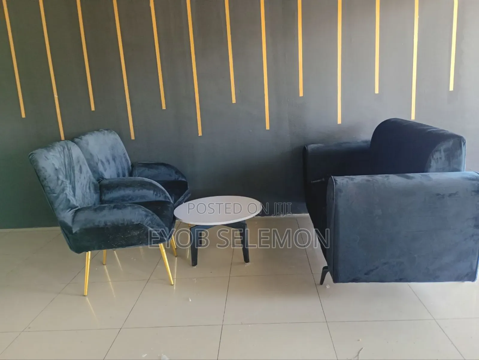 ሶፋ የ7 ሰው መቀመጫ ፅድት ያለ ጠረጴዛ ያለው