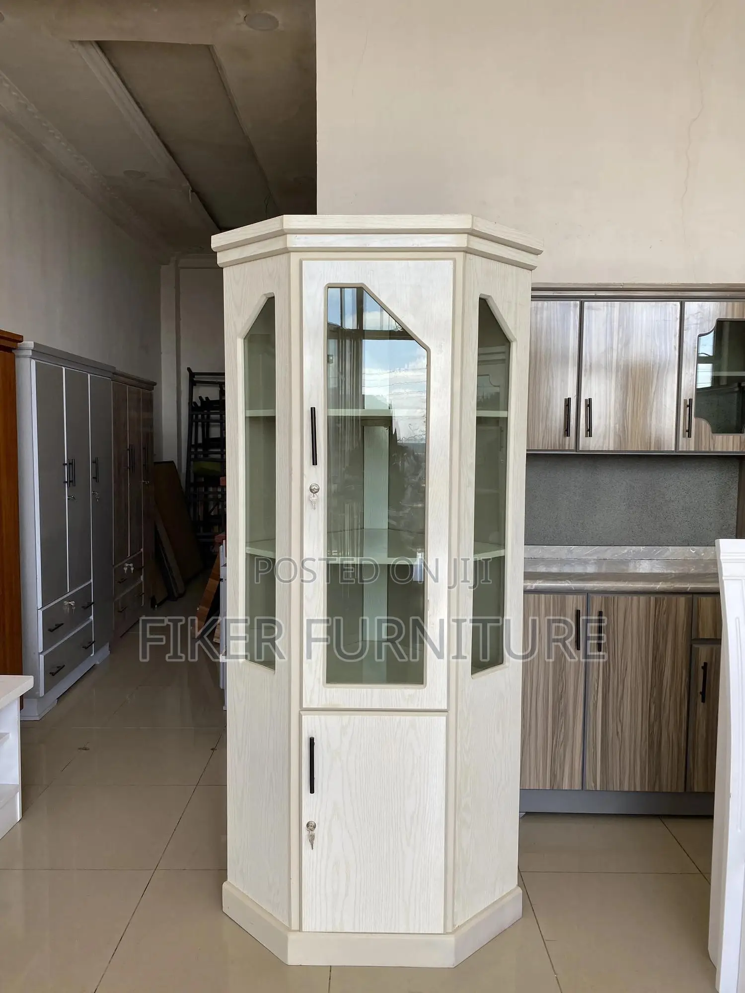 Laminate Corner Bufe