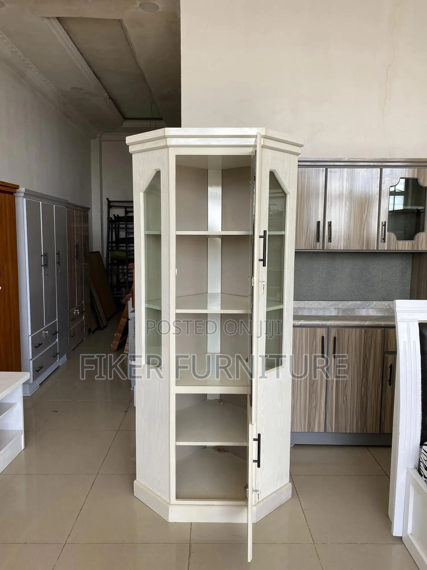 Laminate Corner Bufe