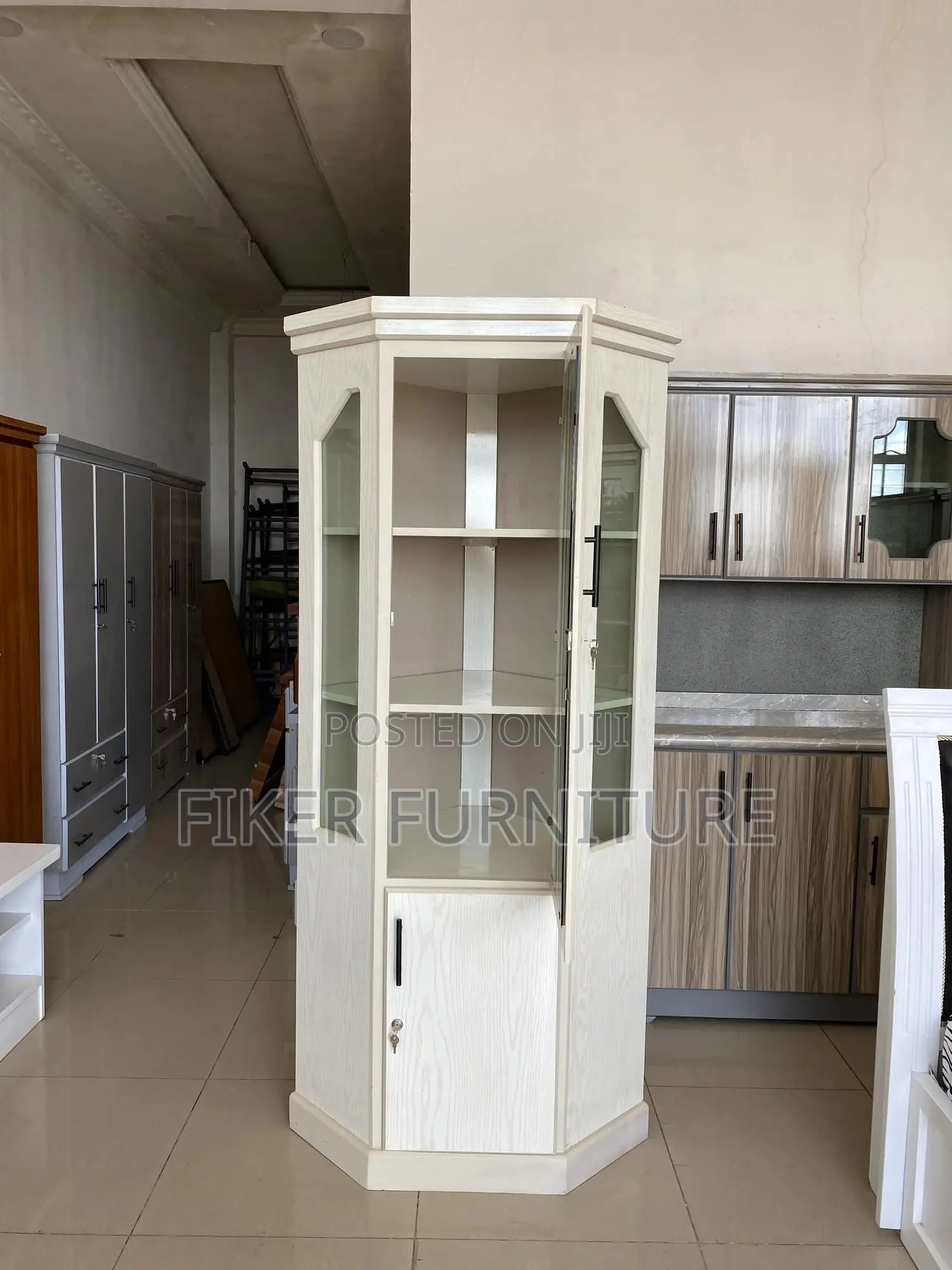 Laminate Corner Bufe