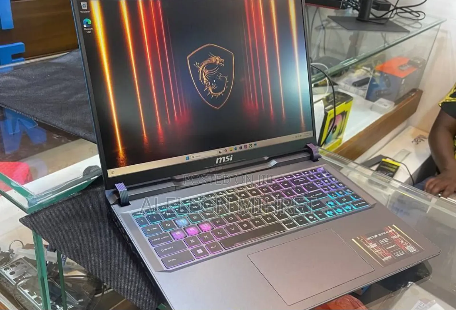 New Laptop MSI Vector 16 HX AI A2XWIG 16GB Intel Core Ultra 7 SSD 1T