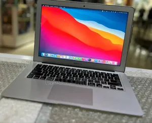 New Laptop Apple MacBook 2017 8GB Intel Core I5 SSD 128GB