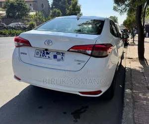 Toyota Yaris 2022 White