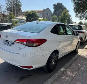 Toyota Yaris 2022 White