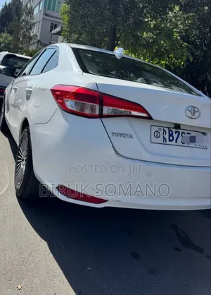 Toyota Yaris 2022 White