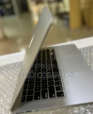 New Laptop Apple MacBook 2014 4GB Intel Core I5 SSD 256GB