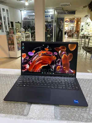 Photo - New Laptop Dell Vostro 3520 16GB Intel Core I5 SSD 512GB