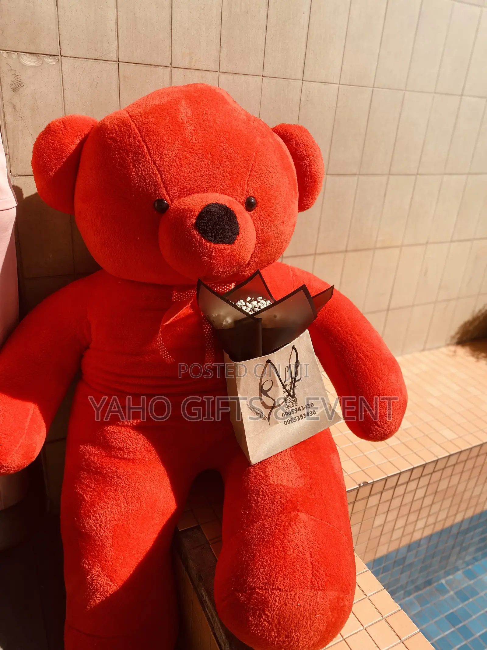 3xl Teddy Bear With Bouquet