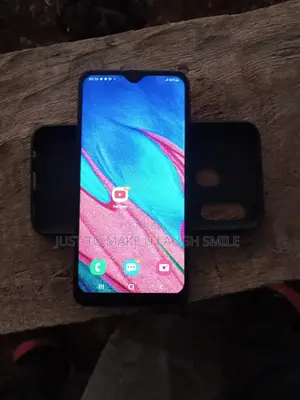 Photo - Samsung Galaxy A40 64 GB Black