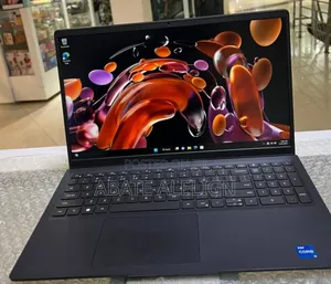 Photo - New Laptop Dell Vostro 3520 16GB Intel Core I5 SSD 512GB