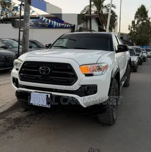 Photo - Toyota Tacoma 2018 White