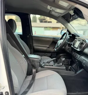 Toyota Tacoma 2018 White