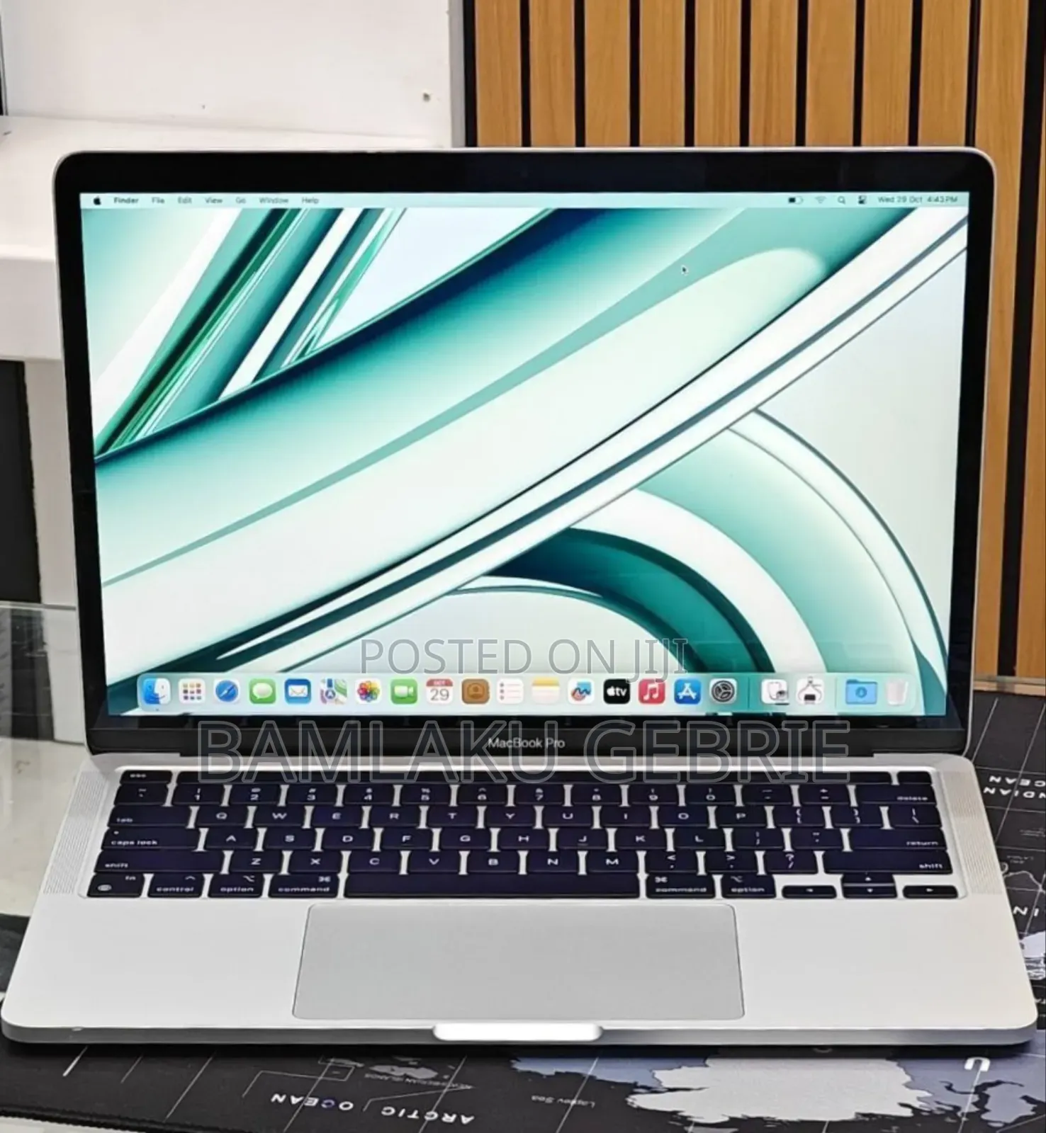 New Laptop Apple MacBook Pro 2022 M2 8GB Apple M2 SSD 256GB