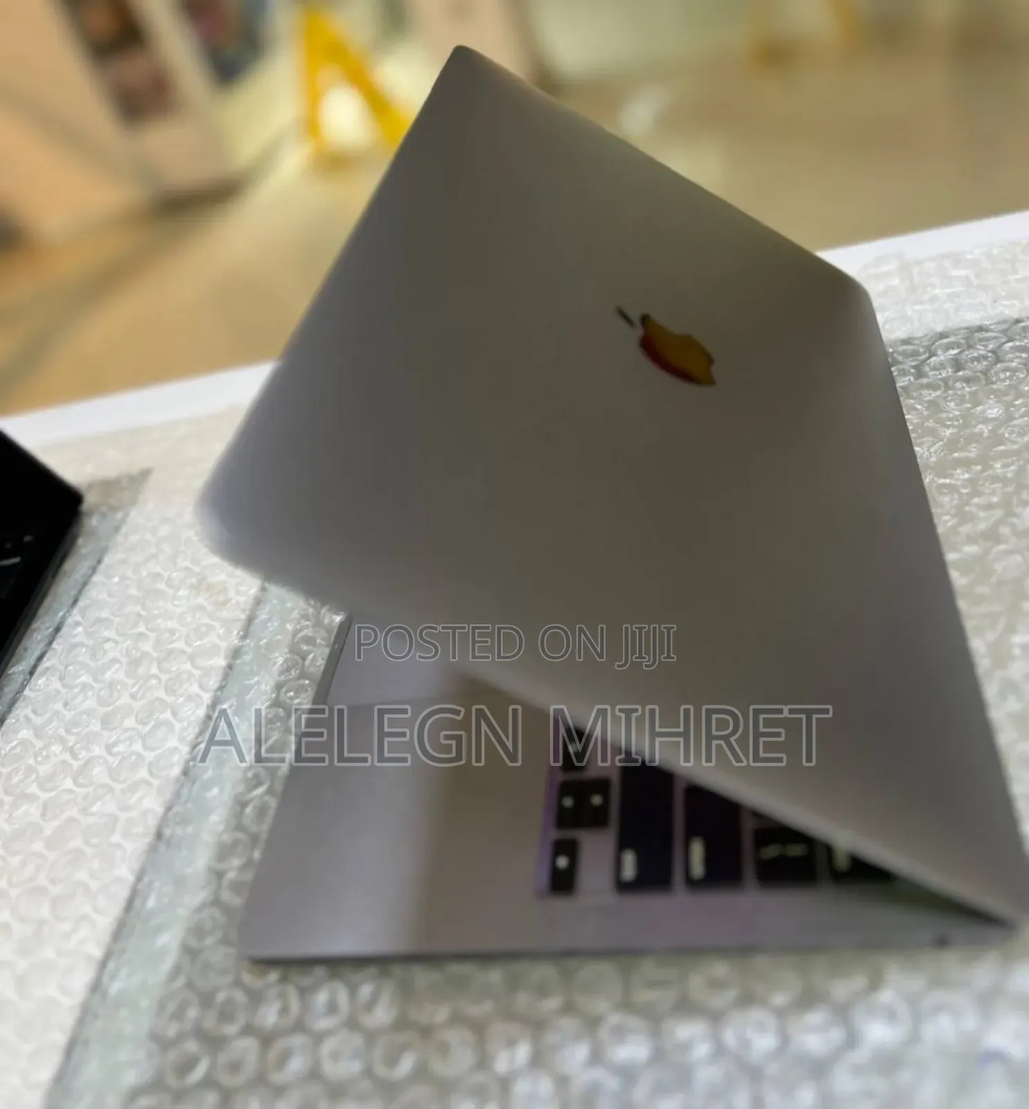 New Laptop Apple MacBook Pro M1 8GB Apple M1 Pro SSD 256GB