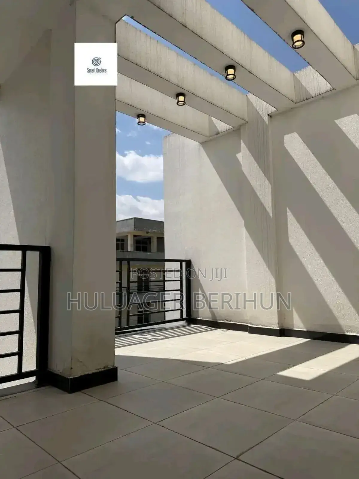 7bdrm Apartment in Bole for sale