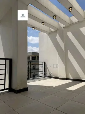 7bdrm Apartment in Bole for sale