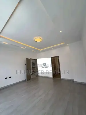 7bdrm Apartment in Bole for sale