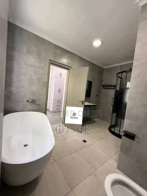 7bdrm Apartment in Bole for sale