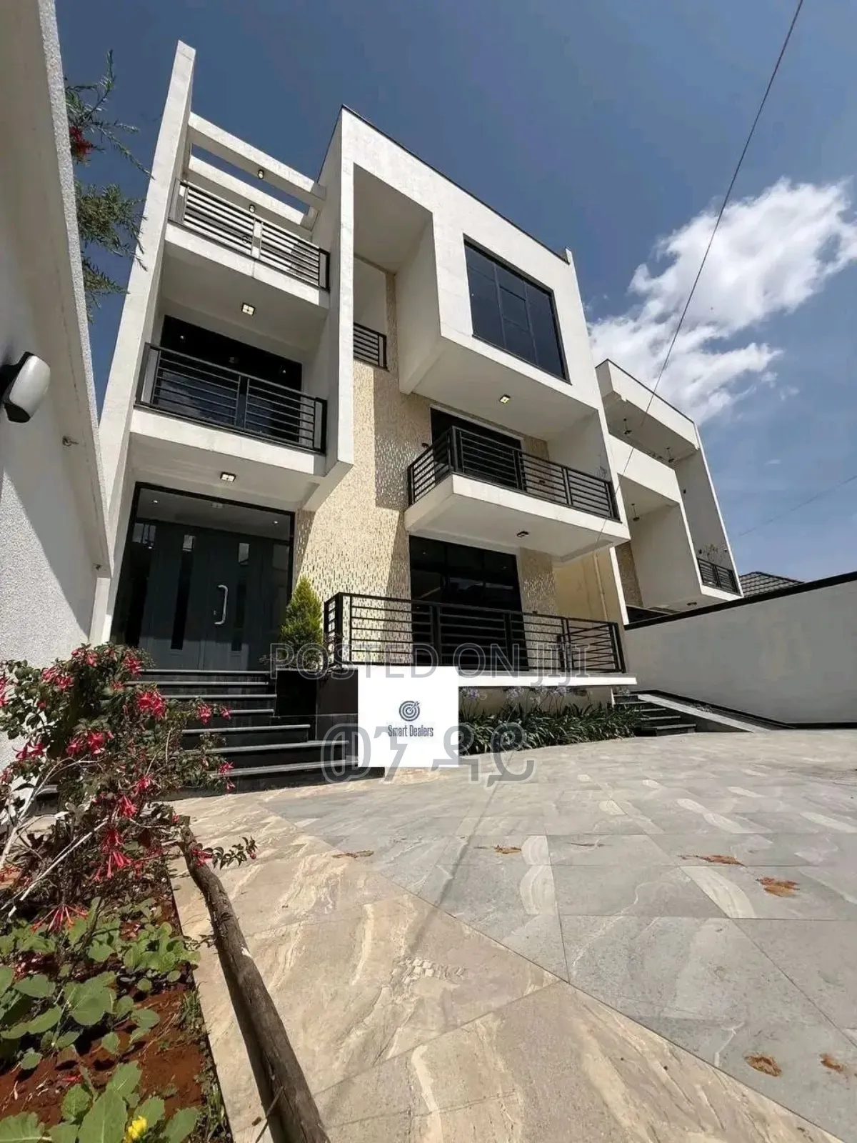 7bdrm Apartment in Bole for sale