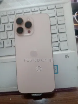 Photo - Apple iPhone 16 Pro Max 256 GB Gold