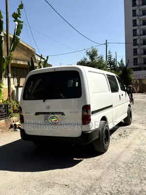Toyota HiAce 2003 White