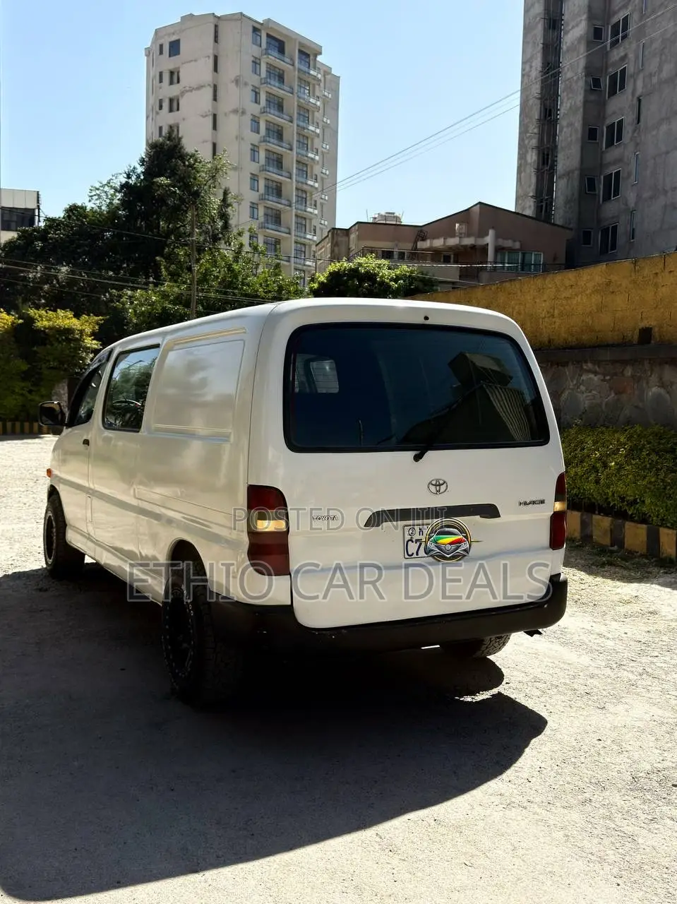 Toyota HiAce 2003 White
