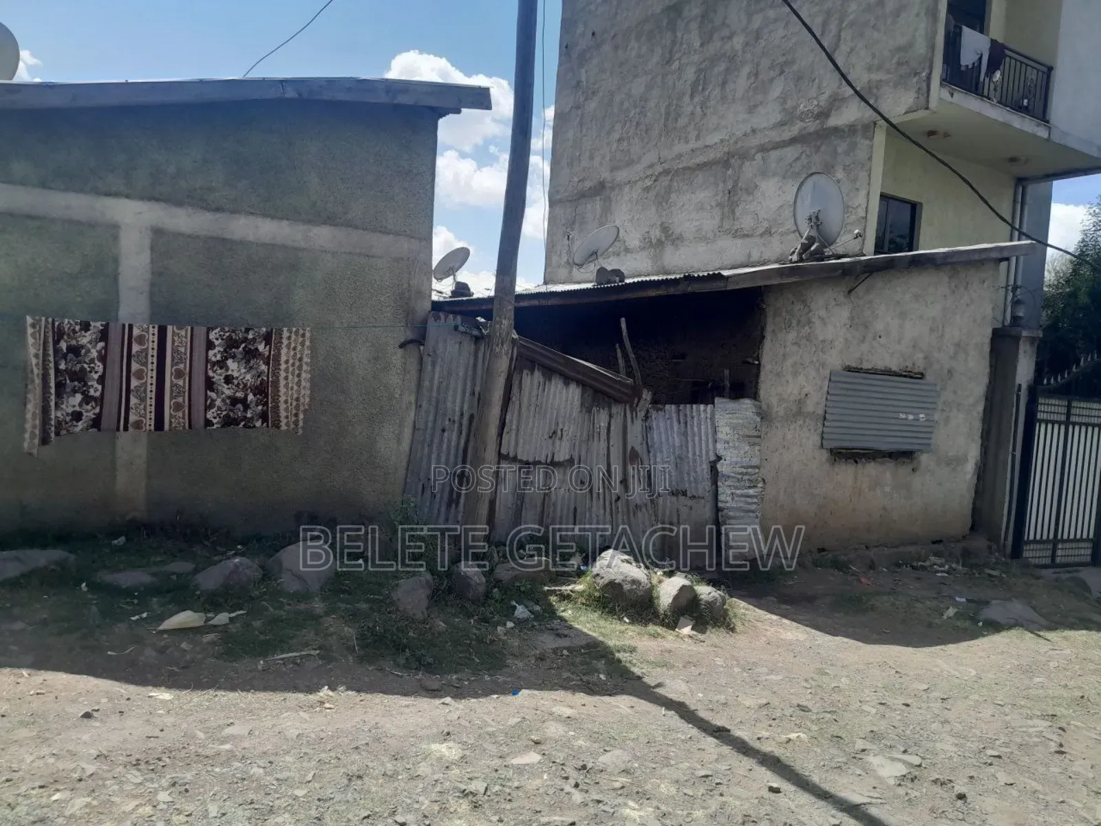 Semit, L-Shape House for Sale 10sqm