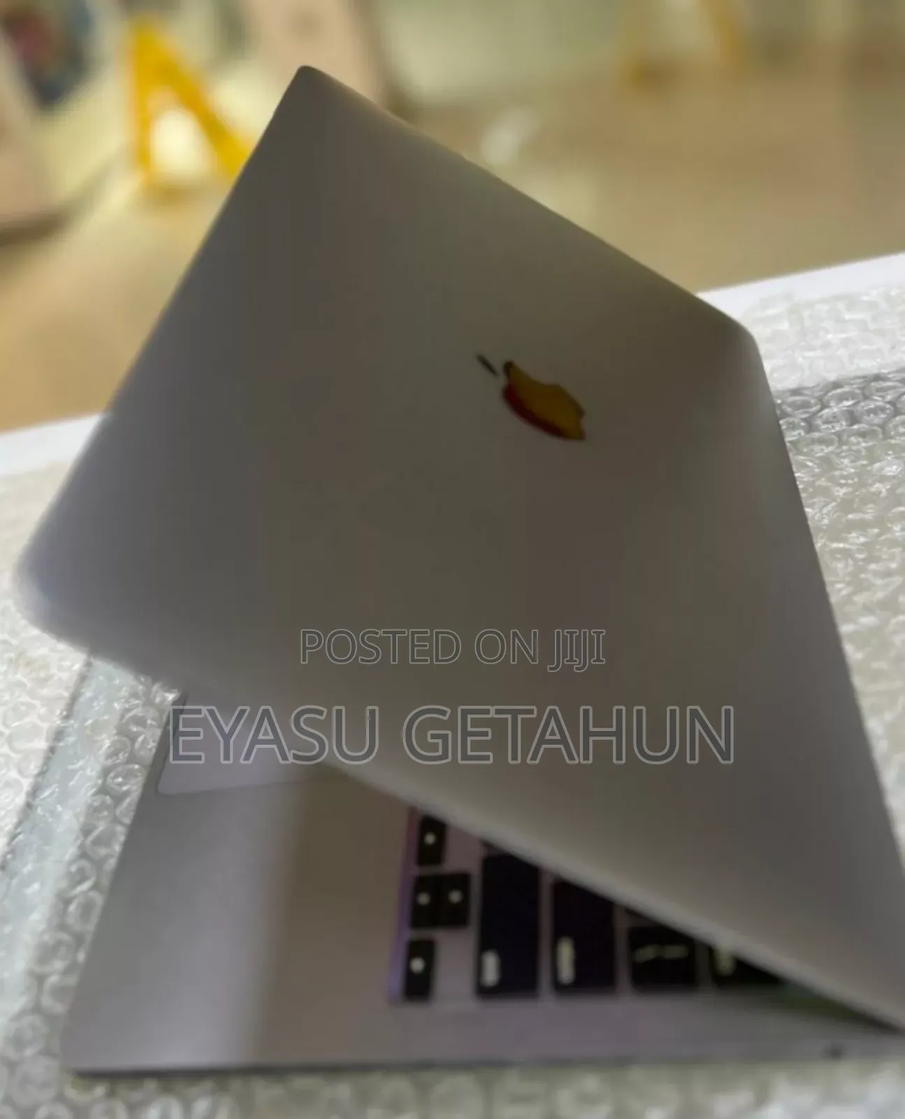 New Laptop Apple MacBook Pro 2020 M1 8GB Apple M1 Pro SSD 256GB