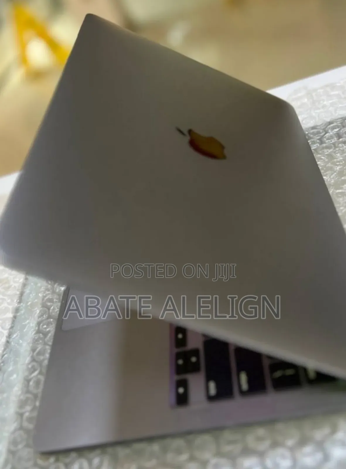 New Laptop Apple MacBook Pro 2020 M1 8GB Apple M1 Pro SSD 256GB