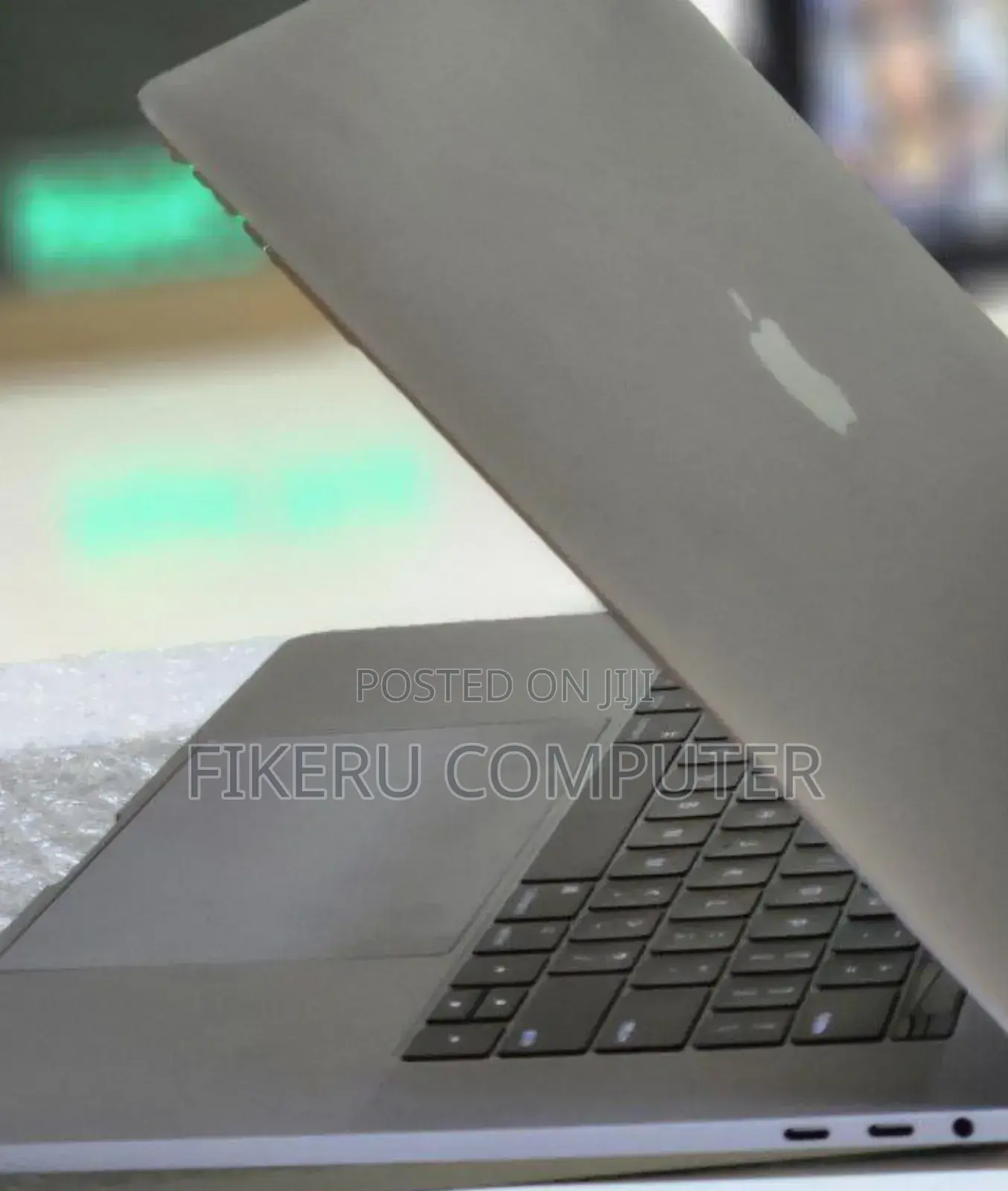 New Laptop Apple MacBook Pro 2017 16GB Intel Core I7 SSD 512GB